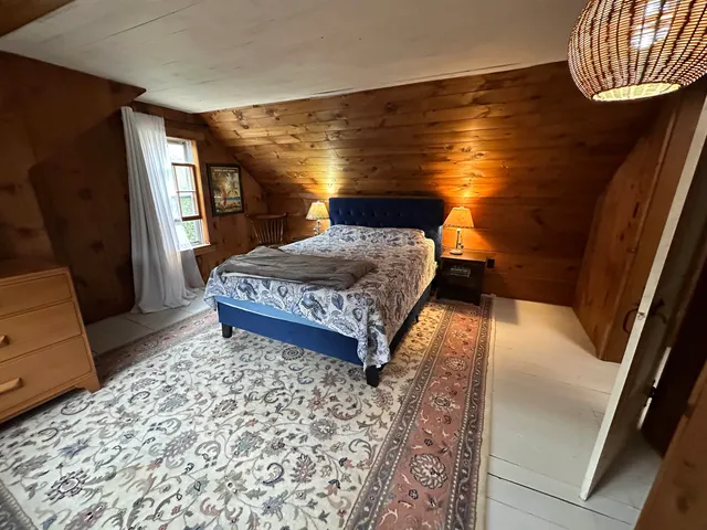 $2,100 | 7 Bennington Road, Unit 2, Hancock, NH 03449