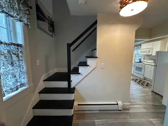 $2,100 | 7 Bennington Road, Unit 2, Hancock, NH 03449