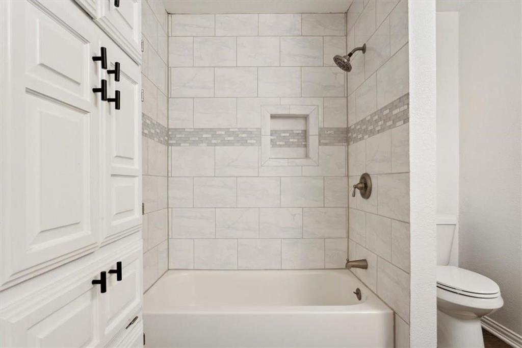 2306 Melissa Drive Waco, TX 76708 - Photo 16 of 22 a bathroom with a bathtub and a shower