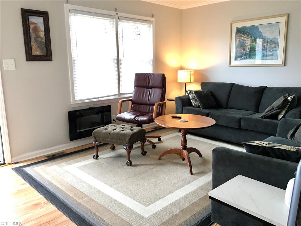 811 Spring Street Reidsville, NC 27320 - Photo 12 of 22 Living Room