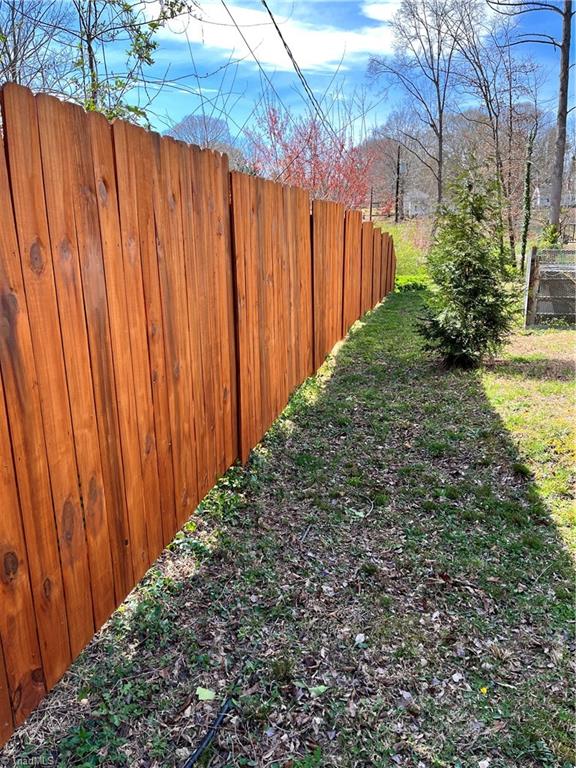 811 Spring Street Reidsville, NC 27320 - Photo 5 of 22 Privacy Fence