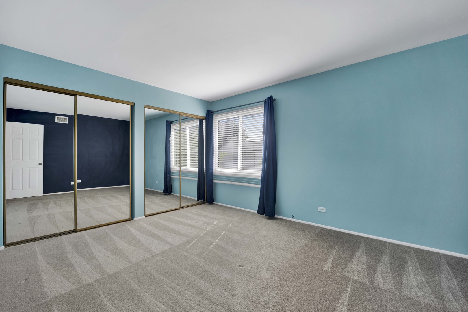 2631 Smith Street Rolling Meadows, IL 60008 - Photo 15 of 24 a view of an empty room with a window