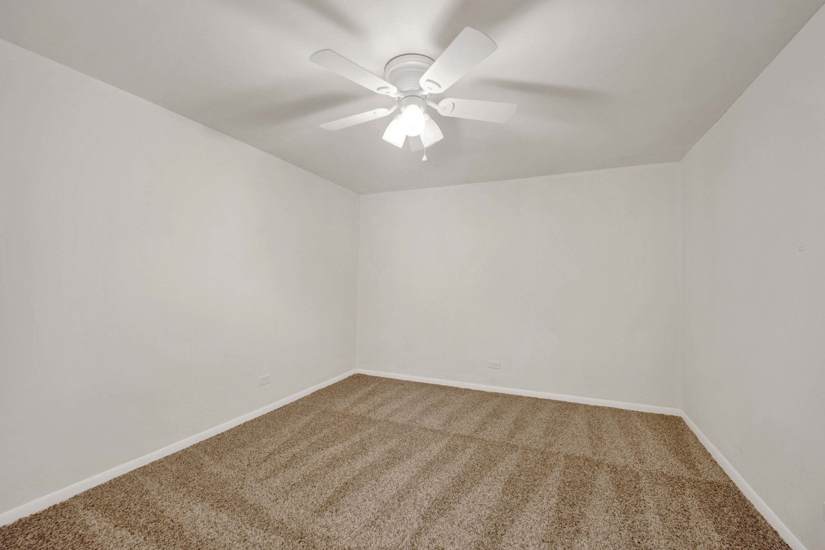 2631 Smith Street Rolling Meadows, IL 60008 - Photo 20 of 24 an empty room with a fan and a window
