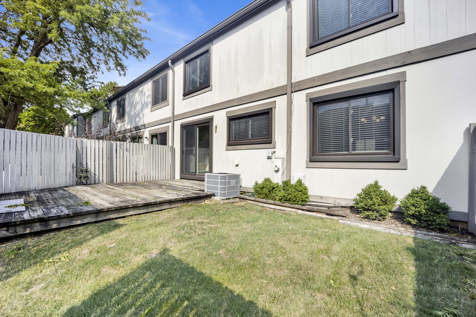 2631 Smith Street Rolling Meadows, IL 60008 - Photo 24 of 24 a front view of a house with garden