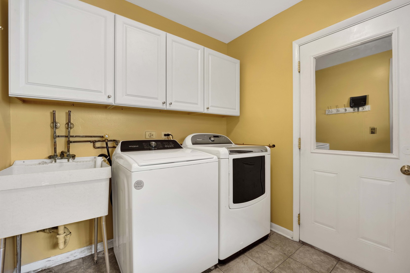 2631 Smith Street Rolling Meadows, IL 60008 - Photo 10 of 24 a utility room with dryer and washer