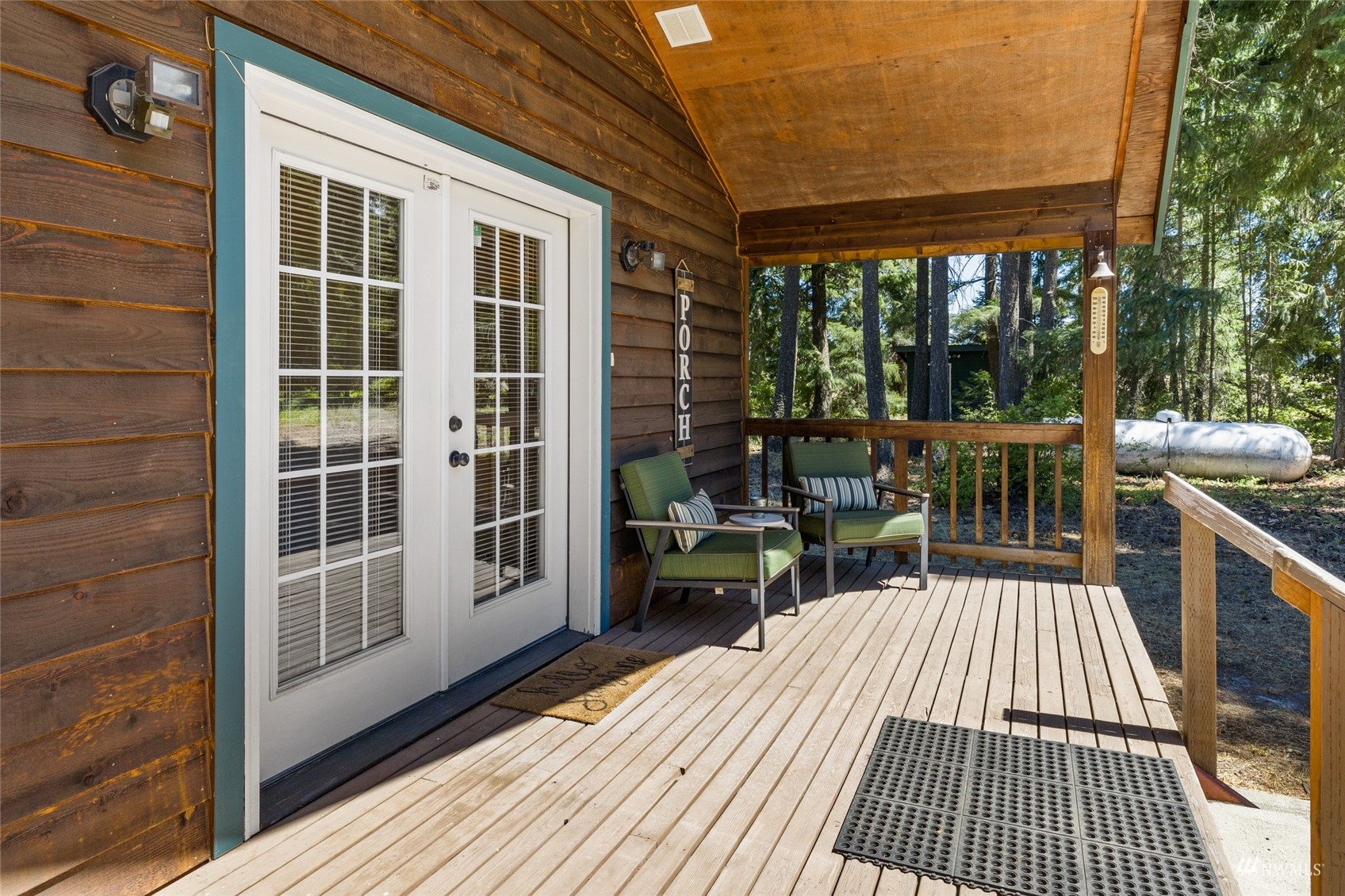 5711 Nelson Siding Road Cle Elum, WA 98922 - Photo 14 of 40 a view of a roof deck with wooden floor and city view