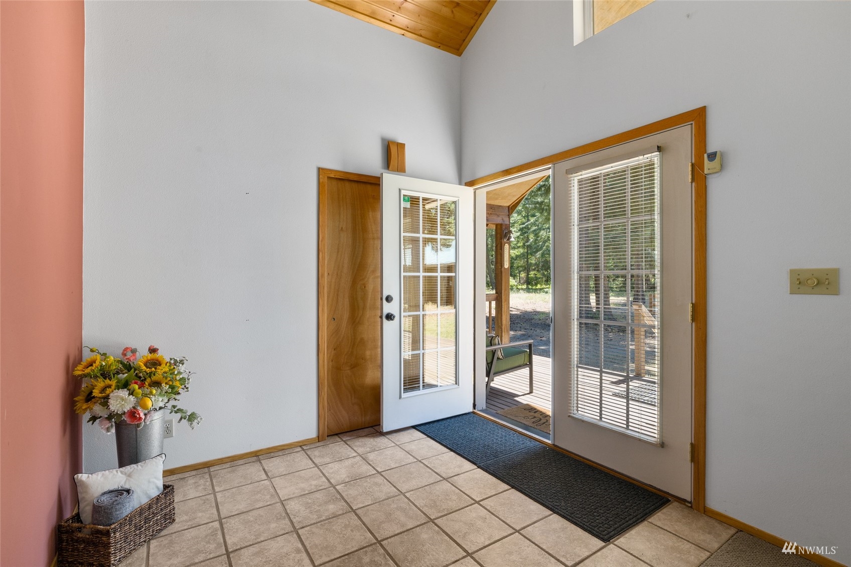 5711 Nelson Siding Road Cle Elum, WA 98922 - Photo 18 of 40 a view of an entryway with wooden floor