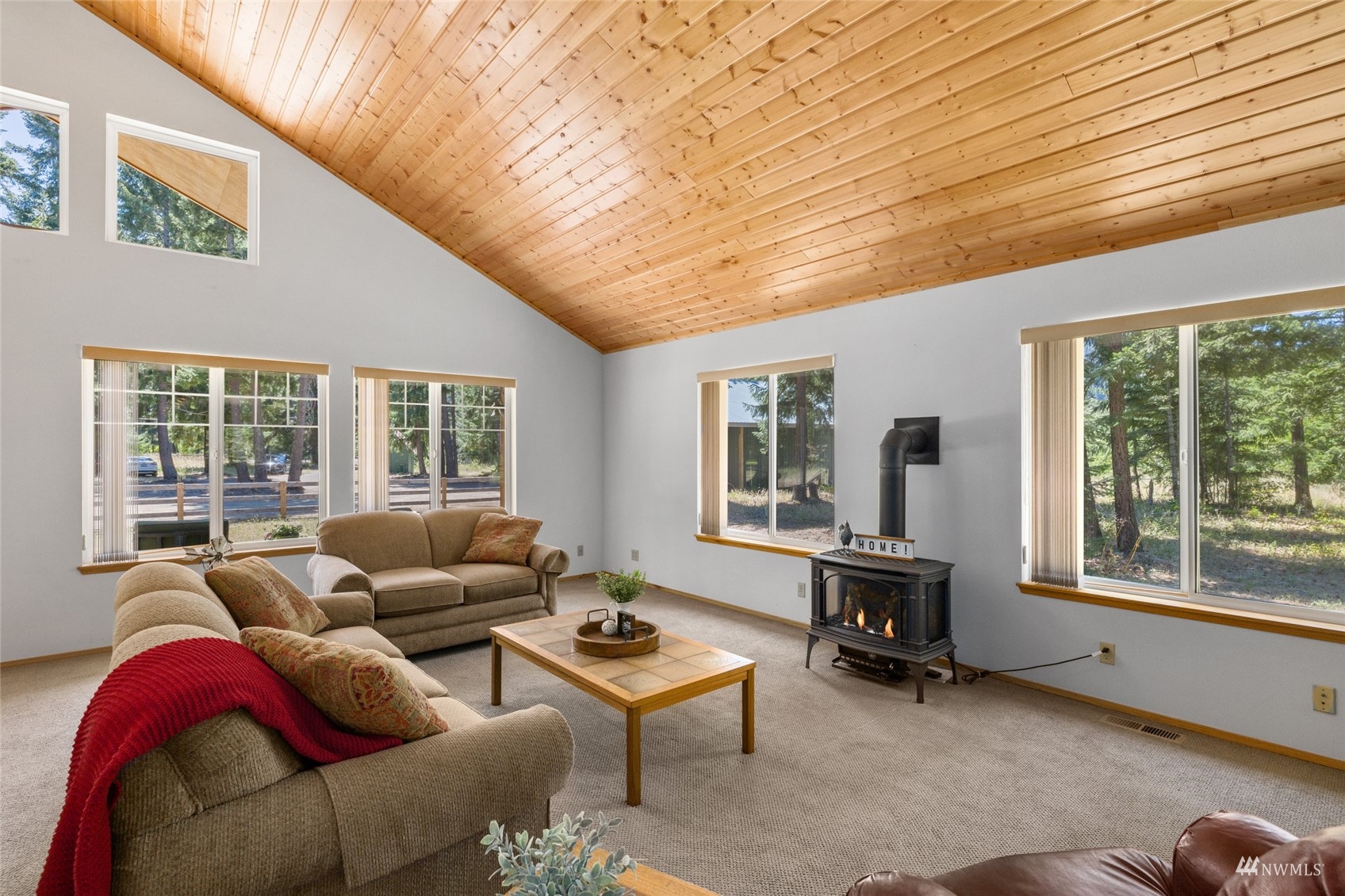 5711 Nelson Siding Road Cle Elum, WA 98922 - Photo 19 of 40 a living room with furniture and a window