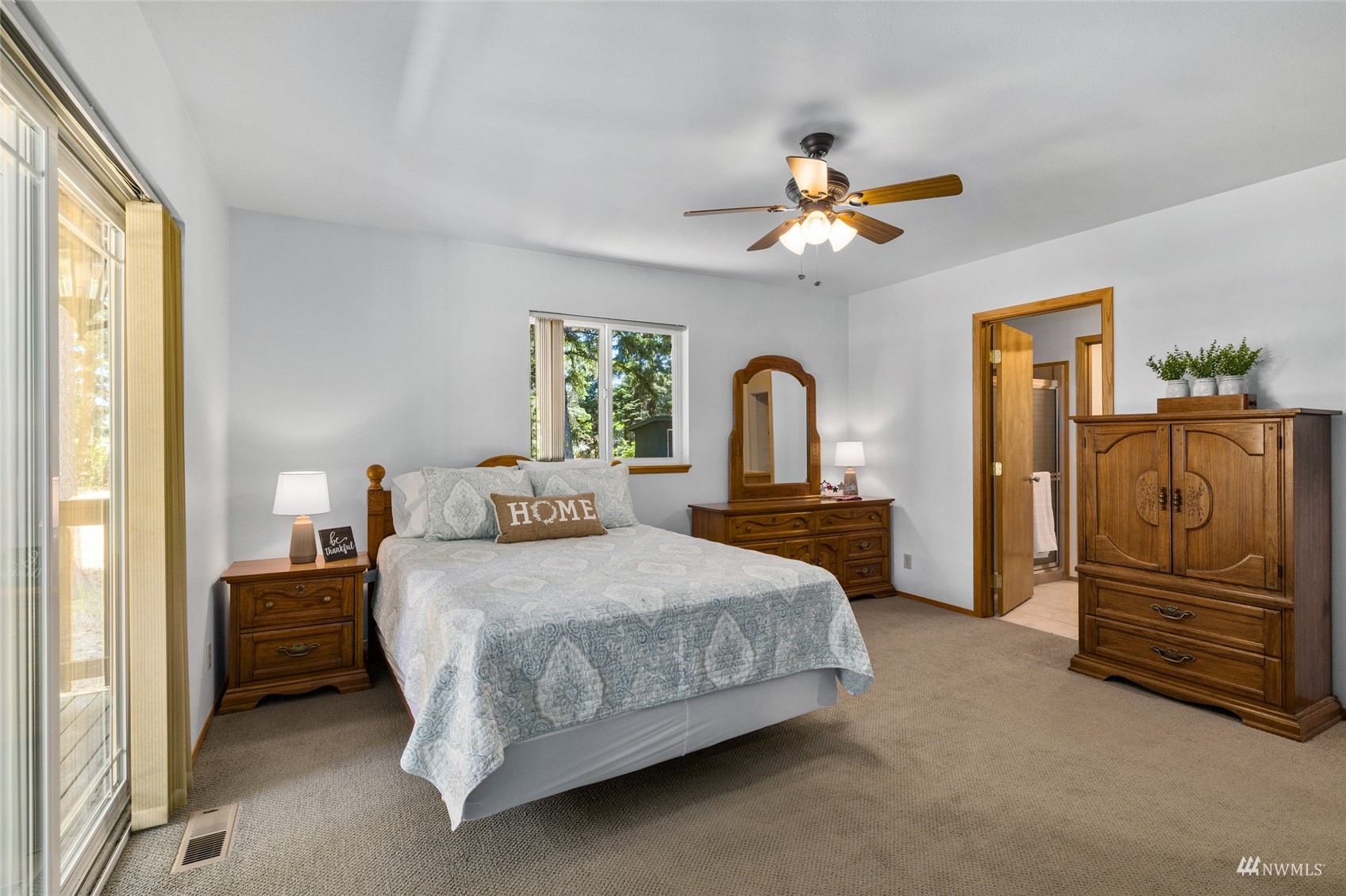 5711 Nelson Siding Road Cle Elum, WA 98922 - Photo 29 of 40 a bedroom with a bed and a chandelier