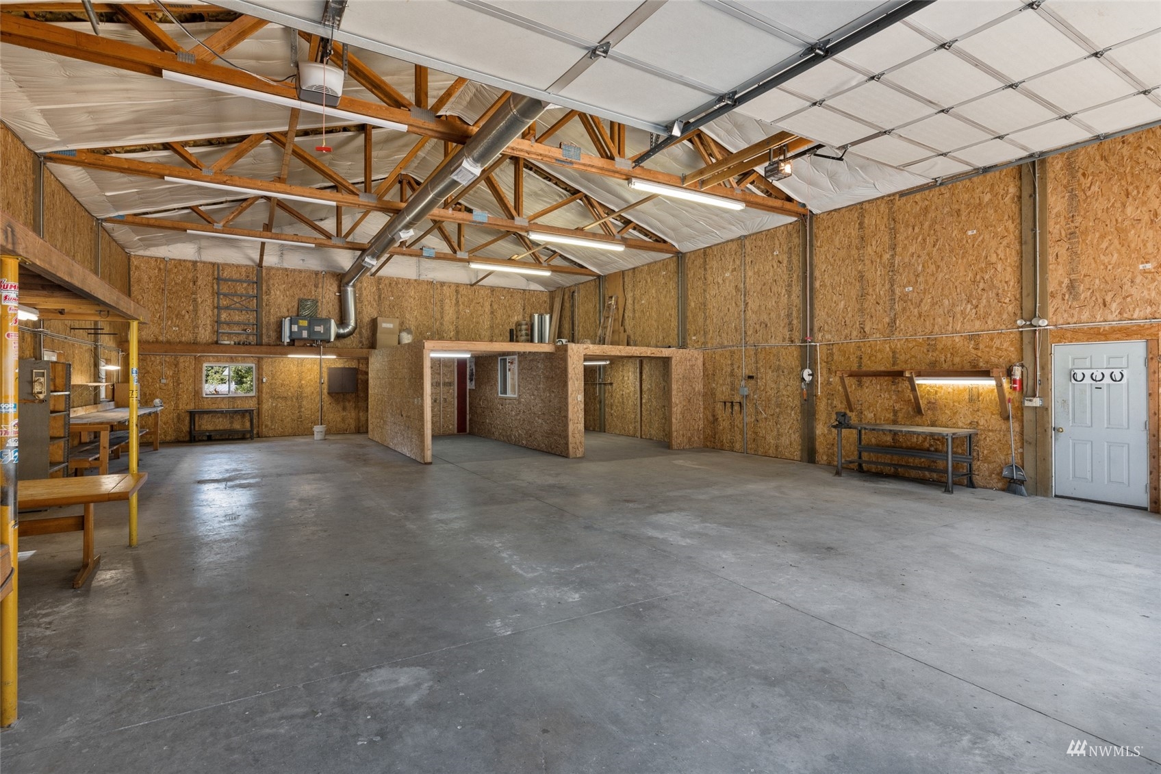 5711 Nelson Siding Road Cle Elum, WA 98922 - Photo 3 of 40 a view of a garage