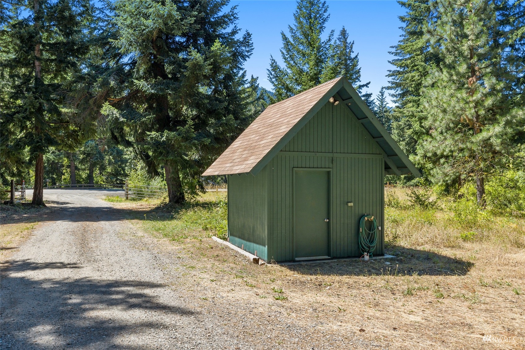 5711 Nelson Siding Road Cle Elum, WA 98922 - Photo 5 of 40 a view of a back yard of the house