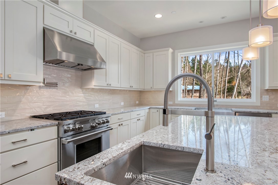9950 Upper Preston Road Southeast Issaquah, WA 98027 - Photo 4 of 14 Gallery Image 4