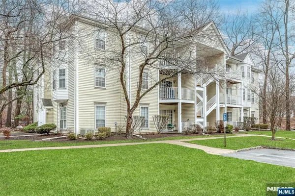 $475,000 | 667 Juniper Way, Unit 667, Mahwah, NJ 07430