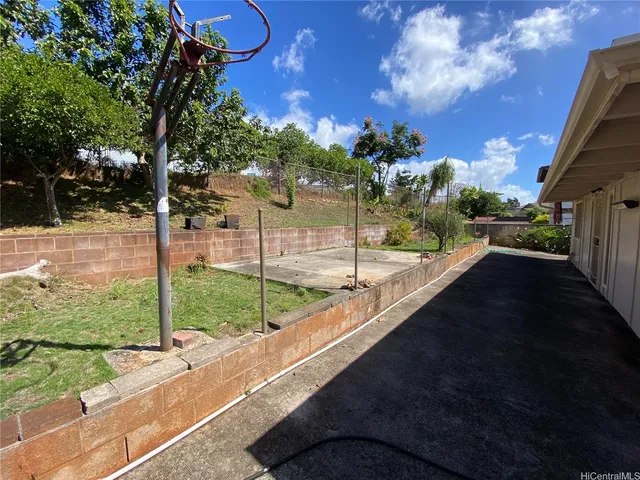 a view of a big room with closet and a window