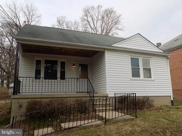 a view of front of a house with wooden fence