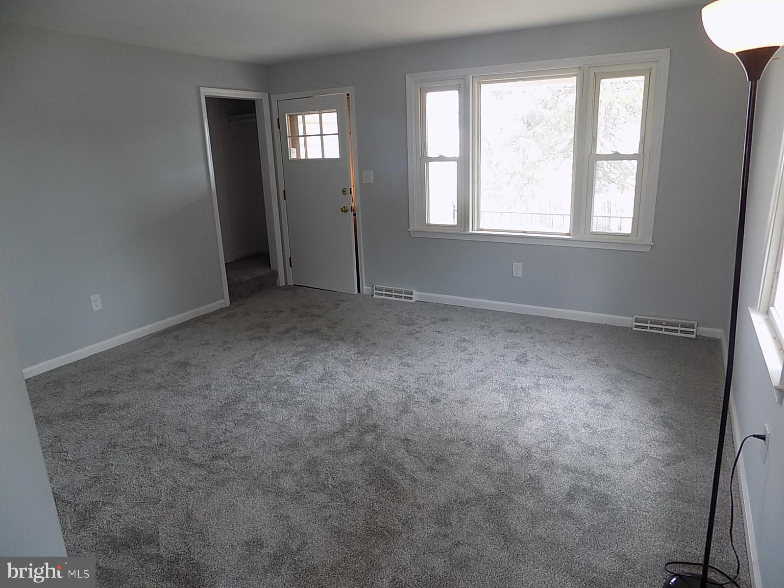 9902 Harford Road Baltimore, MD 21234 - Photo 6 of 13 an empty room with windows
