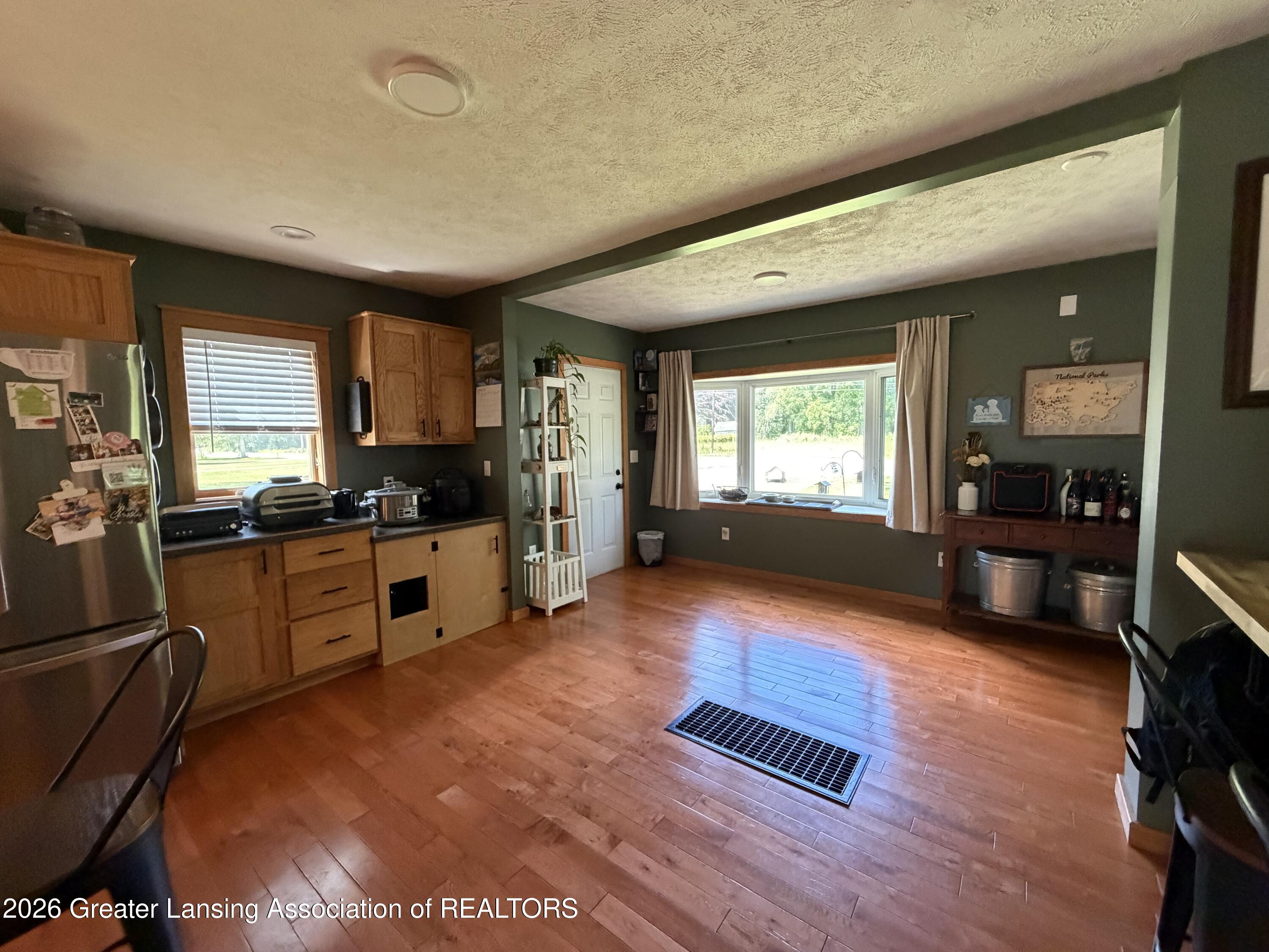 5429 South Waverly Road Lansing, MI 48911 - Photo 12 of 39 IMG_1360