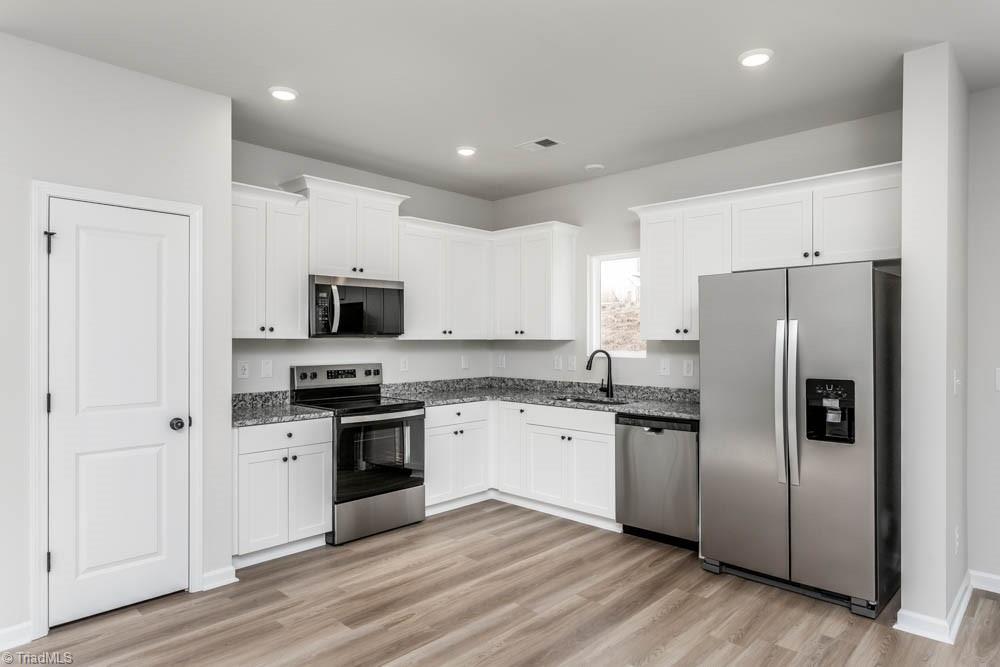 1076 Jonestown Road Winston-Salem, NC 27103 - Photo 6 of 15