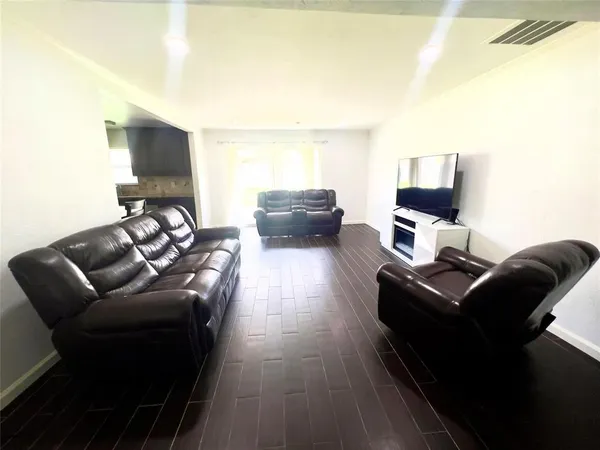 $2,400 | 2902 Rayswood Drive, Carrollton, TX 75007