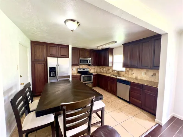 $2,400 | 2902 Rayswood Drive, Carrollton, TX 75007