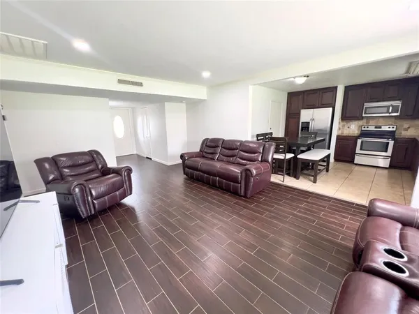 $2,400 | 2902 Rayswood Drive, Carrollton, TX 75007