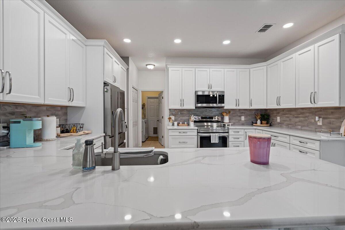 3271 Titanic Circle, Unit 39 Melbourne, FL 32903 - Photo 15 of 47 Quatz Counter-tops