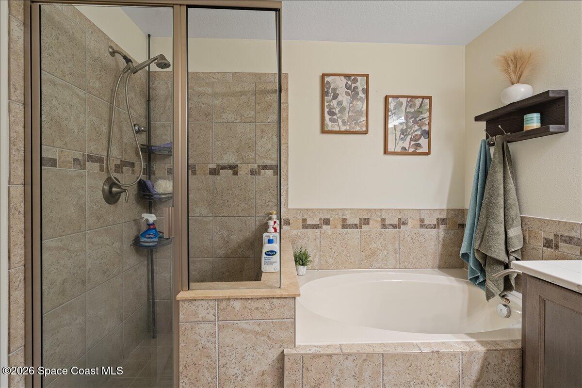 3271 Titanic Circle, Unit 39 Melbourne, FL 32903 - Photo 32 of 47 Primary En-suite Bath
