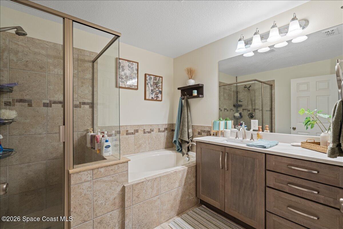 3271 Titanic Circle, Unit 39 Melbourne, FL 32903 - Photo 33 of 47 Primary En-suite Bath