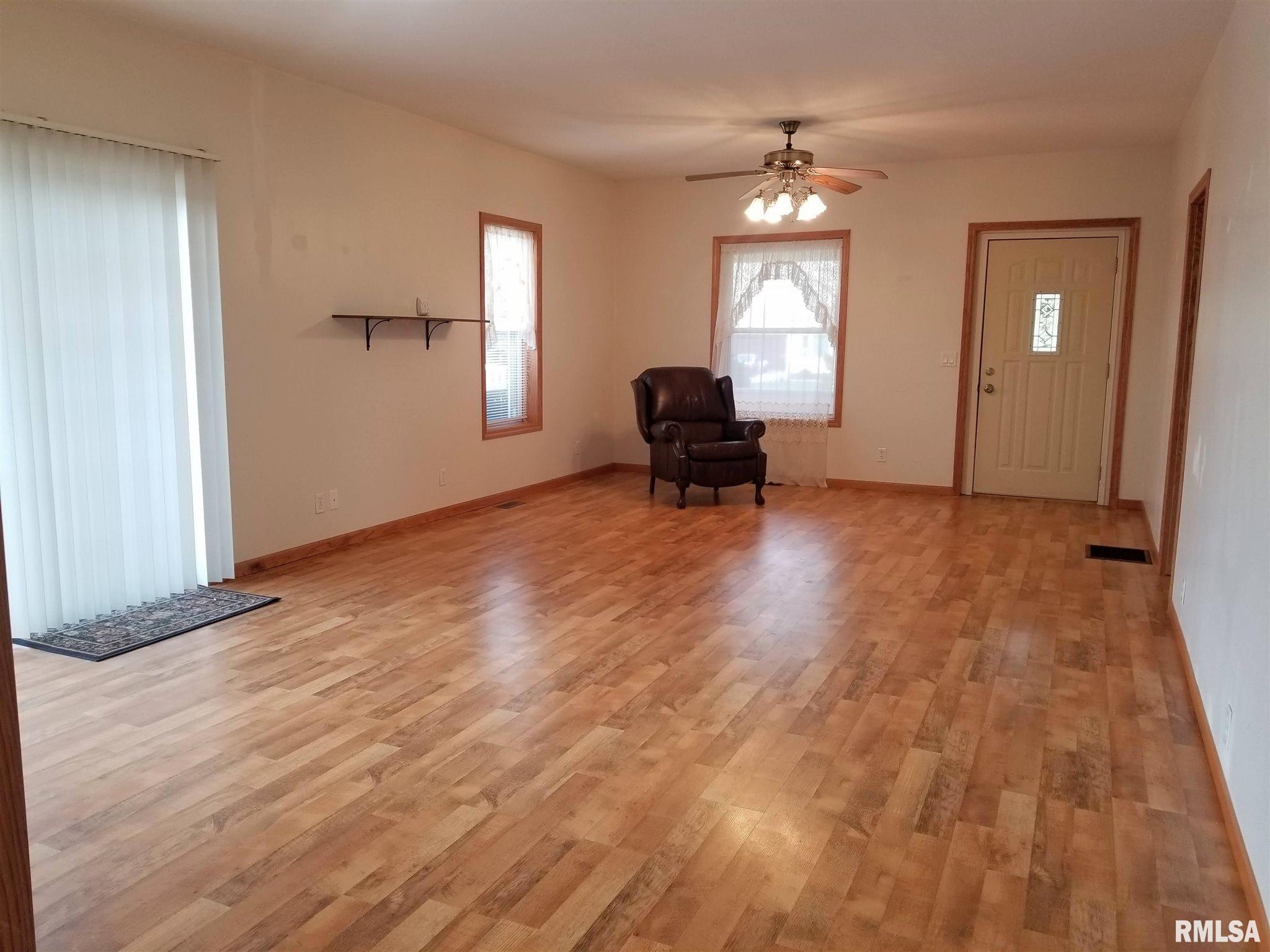 15811 Kennedy Road Auburn, IL 62615 - Photo 5 of 50