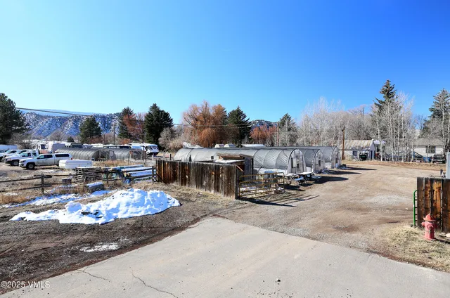 a group of cars parked in a parking lot