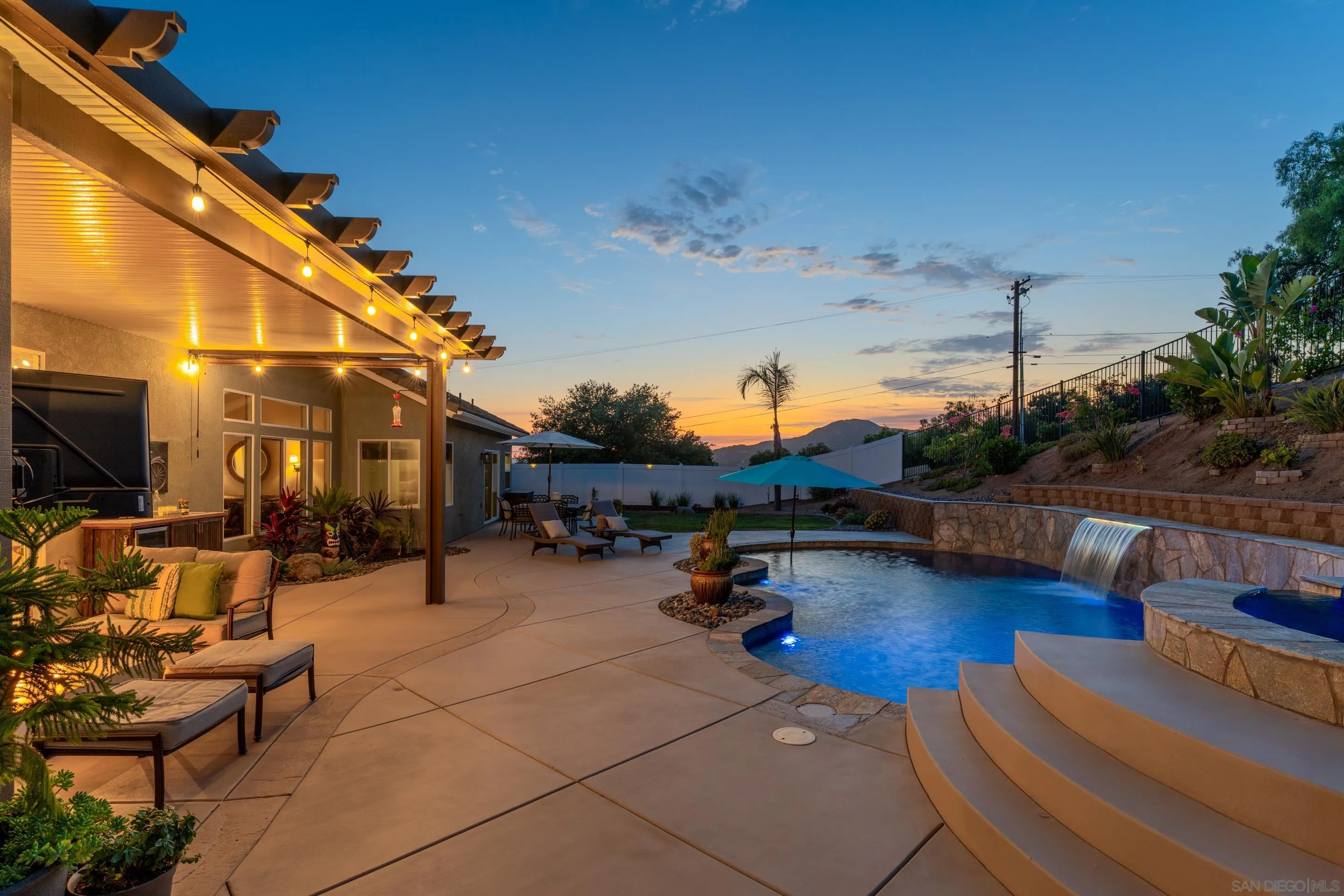 14510 Red Hawk Lane Poway, CA 92064 - Photo 7 of 40 Gallery Image 7