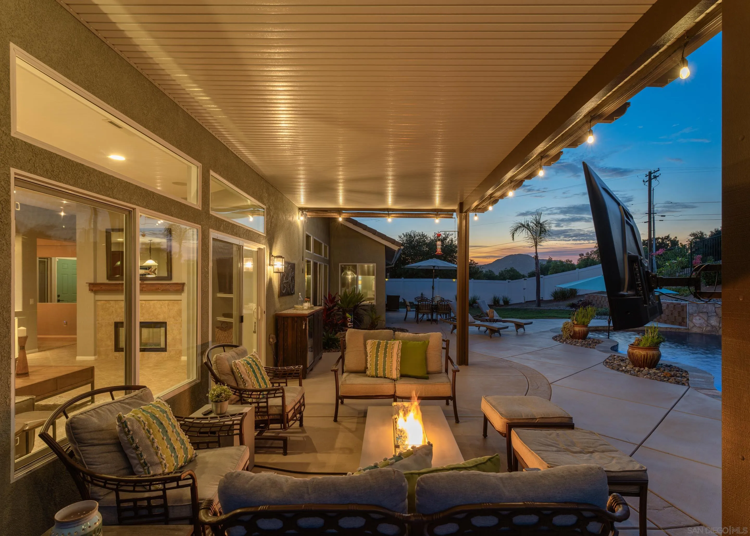 14510 Red Hawk Lane Poway, CA 92064 - Photo 9 of 40 Gallery Image 9