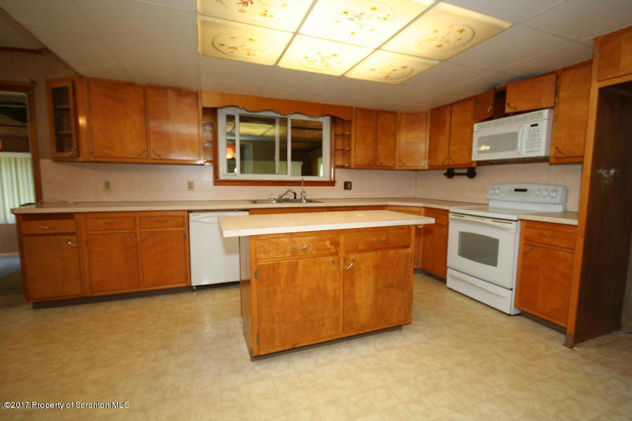 159 Decker Road Jermyn, PA 18433 - Photo 4 of 14 Gallery Image 4