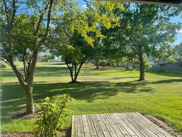 a view of a yard with a house