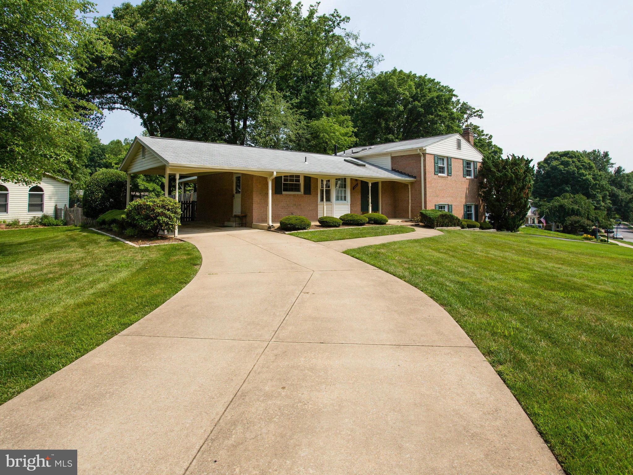 8900 Side Saddle Road Springfield, VA 22152 - Photo 2 of 30 Exterior (Front)