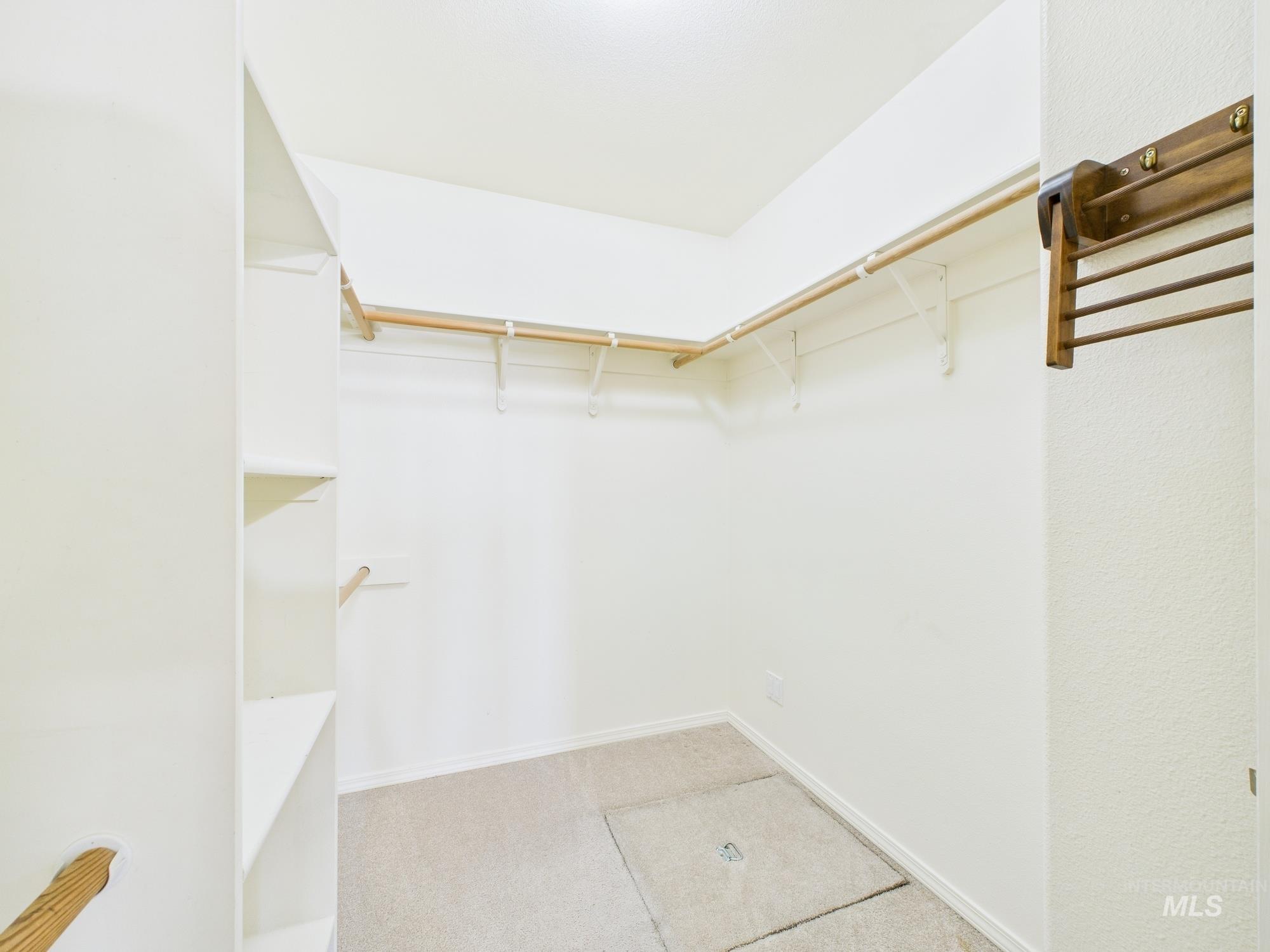 1786 North Plaza Road Emmett, ID 83617 - Photo 14 of 36 Spacious closet featuring light carpet