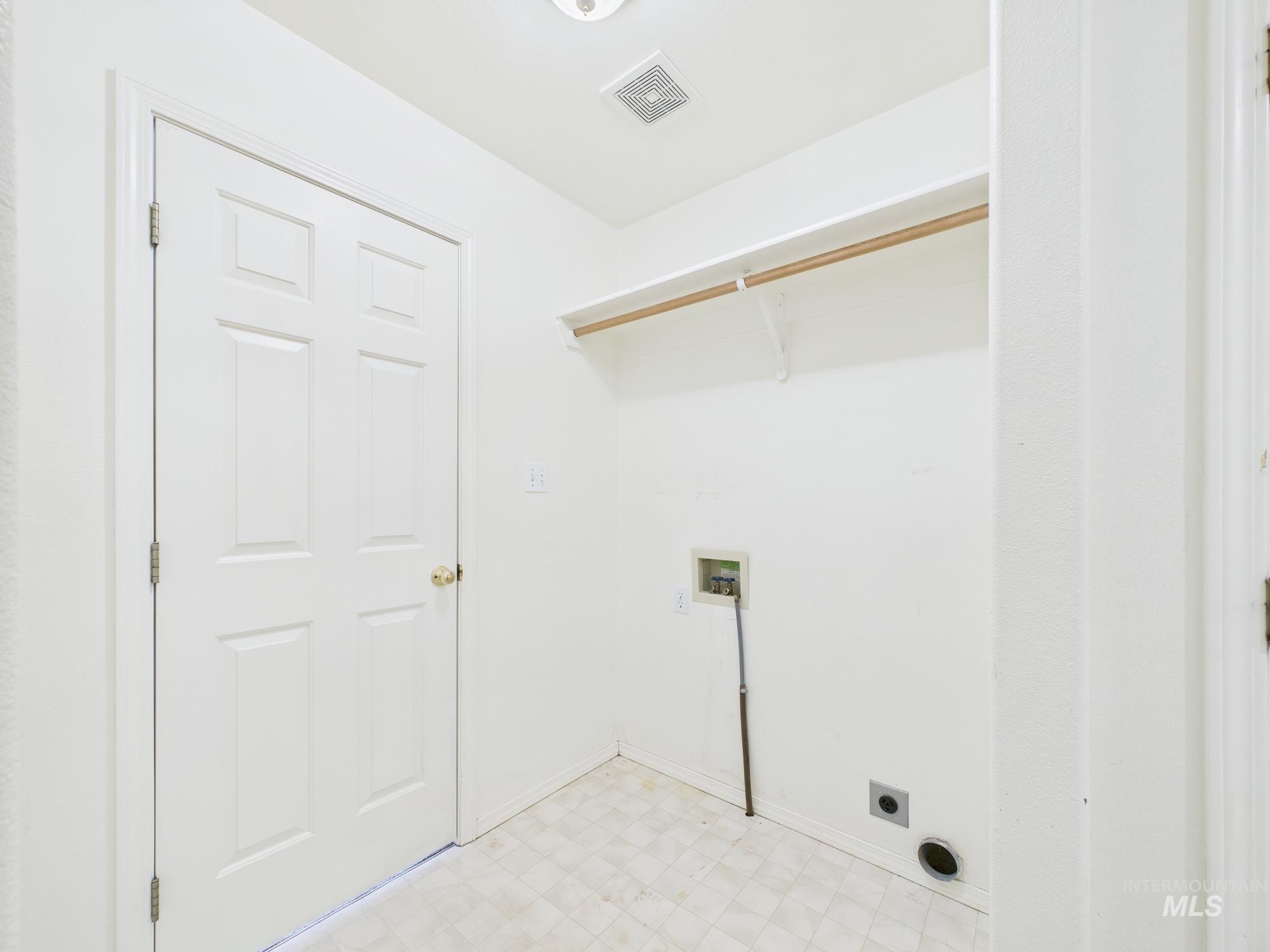 1786 North Plaza Road Emmett, ID 83617 - Photo 21 of 36 Laundry area with light floors, washer hookup, and electric dryer hookup