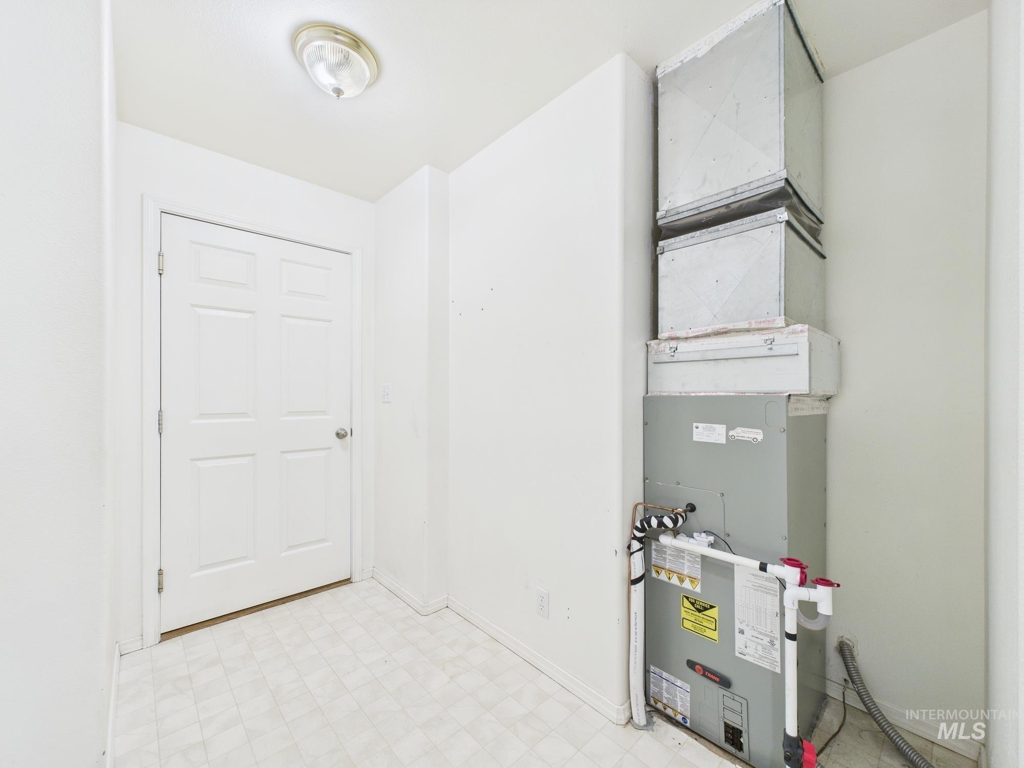 1786 North Plaza Road Emmett, ID 83617 - Photo 22 of 36 Utilities featuring heating unit