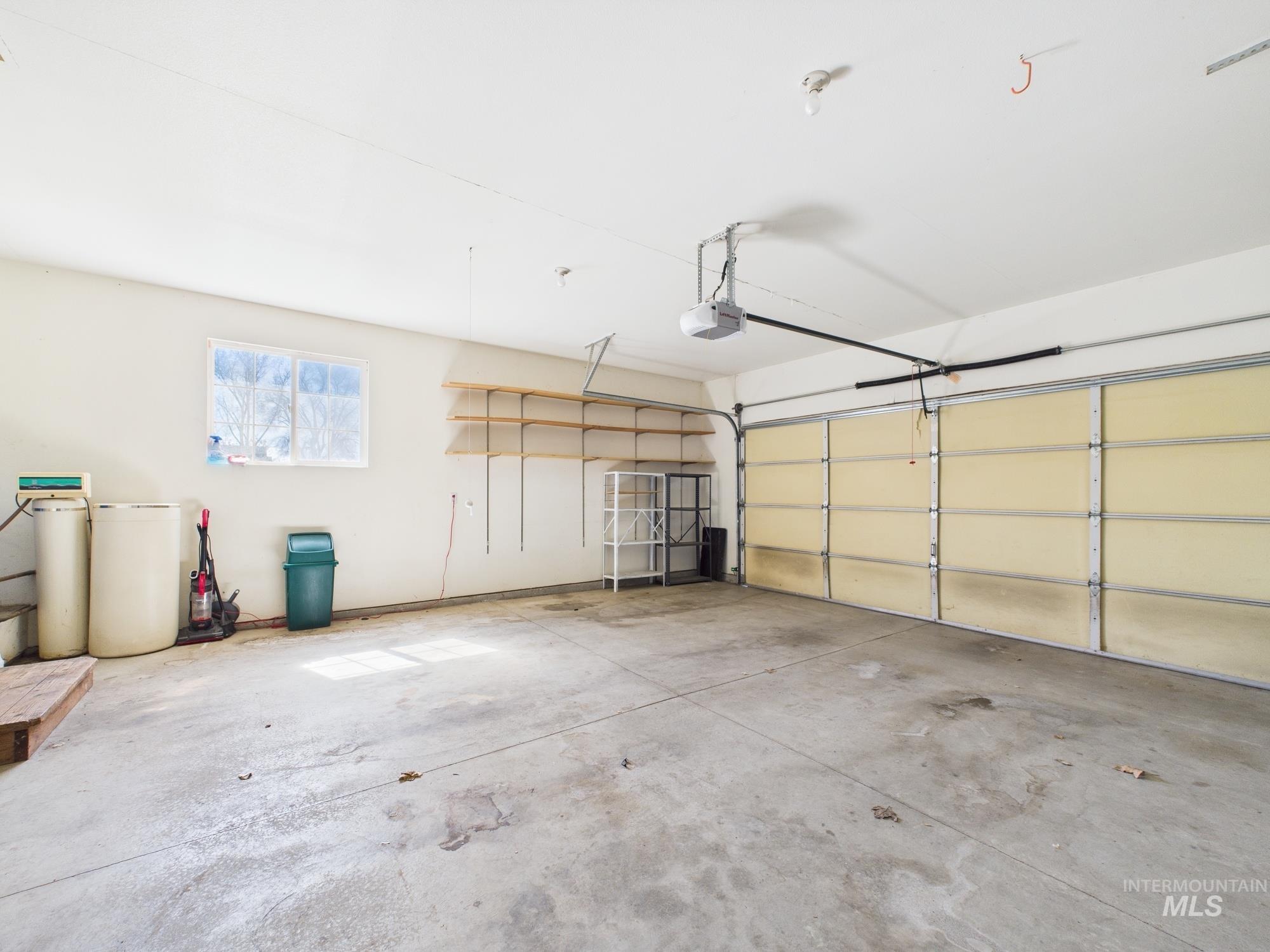 1786 North Plaza Road Emmett, ID 83617 - Photo 25 of 36 Garage with a garage door opener