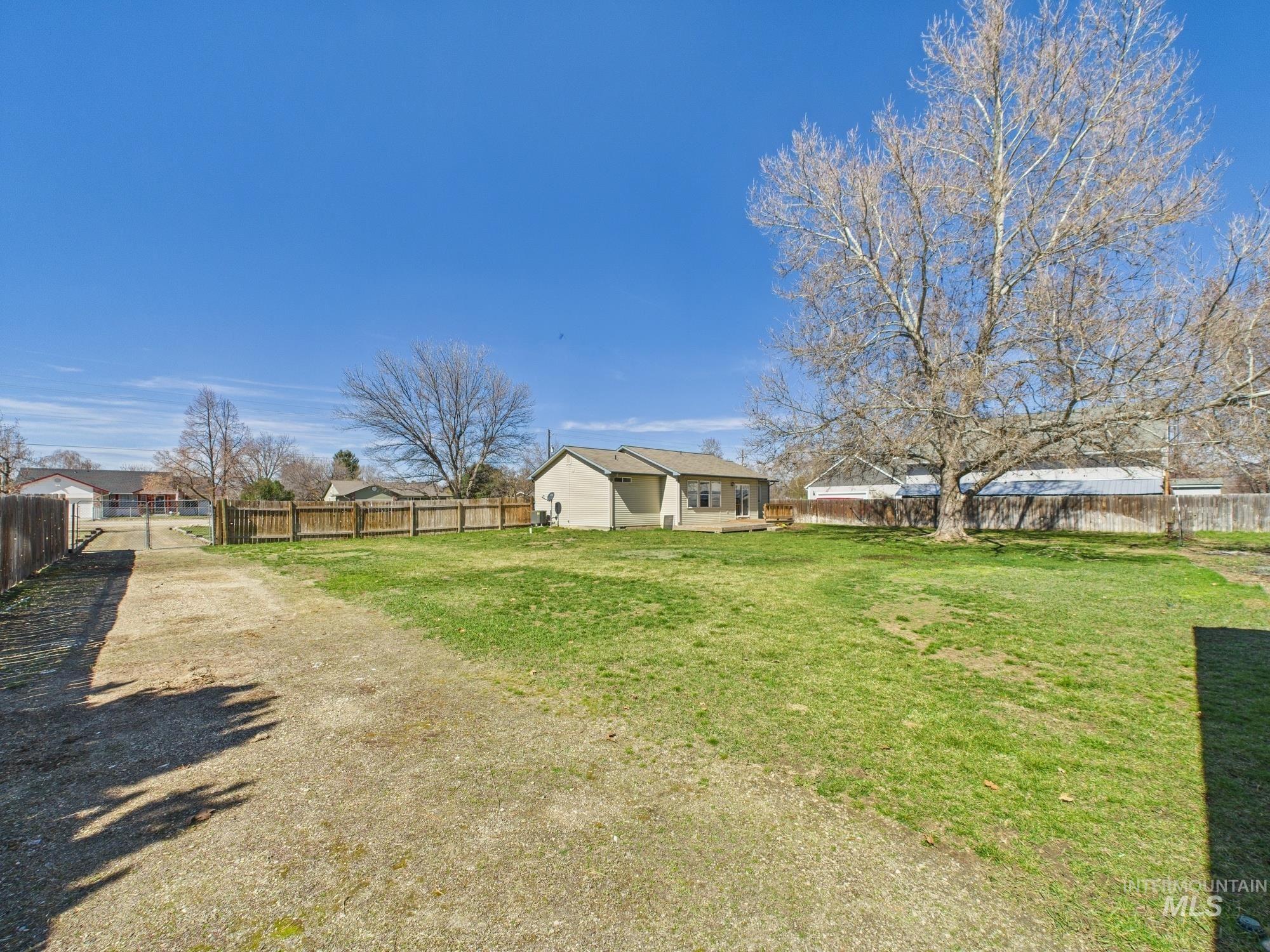1786 North Plaza Road Emmett, ID 83617 - Photo 28 of 36 View of fenced backyard