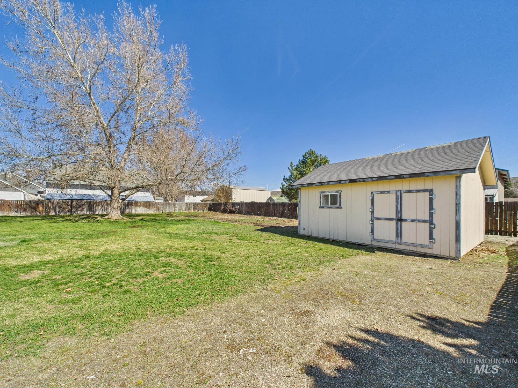 1786 North Plaza Road Emmett, ID 83617 - Photo 29 of 36 Fenced backyard with a storage shed