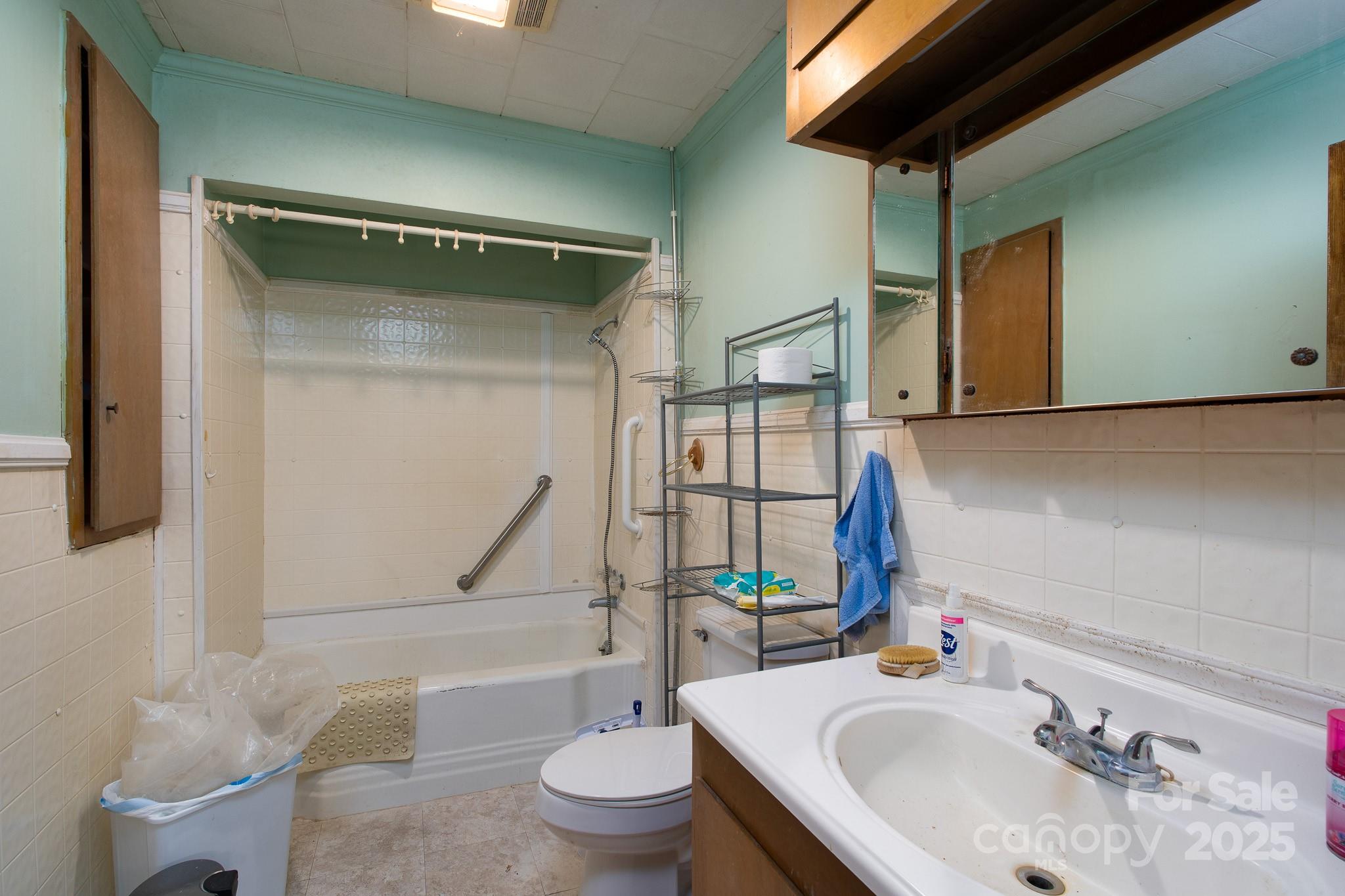 335 Richfield Road Richfield, NC 28137 - Photo 16 of 33 a bathroom with a sink toilet and shower