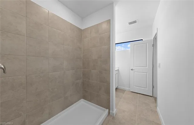 $2,000 | 1587 Lake Jessup Circle, Cape Coral, FL 33909