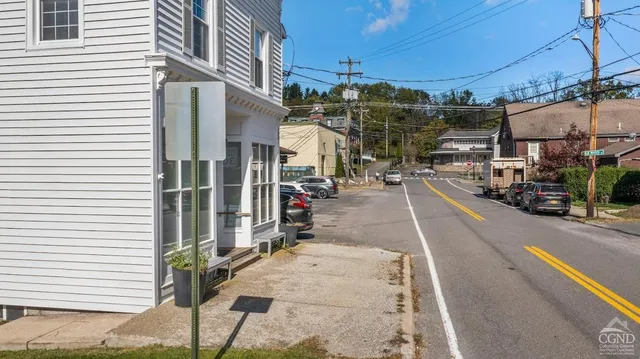 $1,600 | 10 Anthony Street, Hillsdale, NY 12529