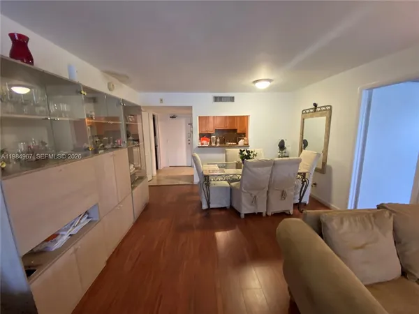 $2,200 | 240 Lakeview Drive, Unit 308, Weston, FL 33326