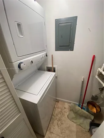 $2,200 | 240 Lakeview Drive, Unit 308, Weston, FL 33326