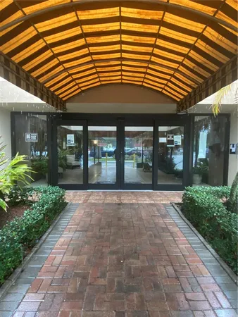 $2,200 | 240 Lakeview Drive, Unit 308, Weston, FL 33326