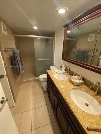$2,200 | 240 Lakeview Drive, Unit 308, Weston, FL 33326