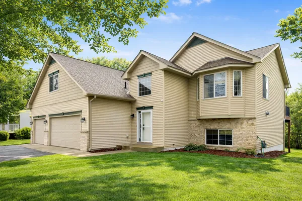 $410,000 | 2102 Whitetail Run, Buffalo, MN 55313