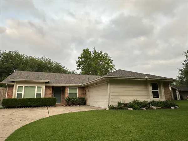 $2,400 | 2211 Brook View Lane, Sugar Land, TX 77479